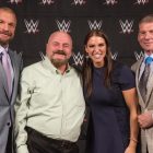 le-monde-de-la-lutte-reagit-au-deces-du-legendaire-annonceur-howard-finkel