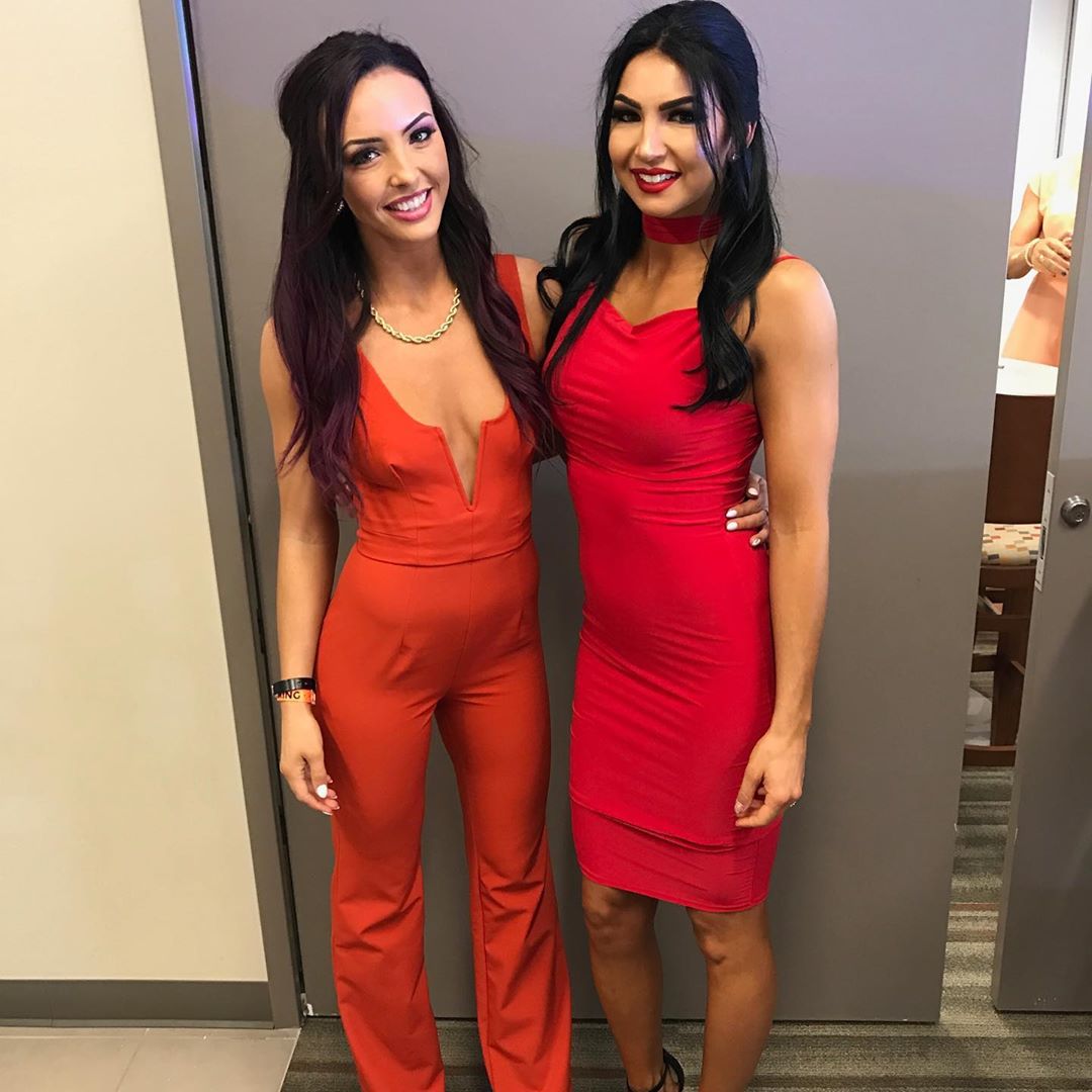 Les IIconics partagent le début du voyage de la WWE;  Publier de superbes photos 4