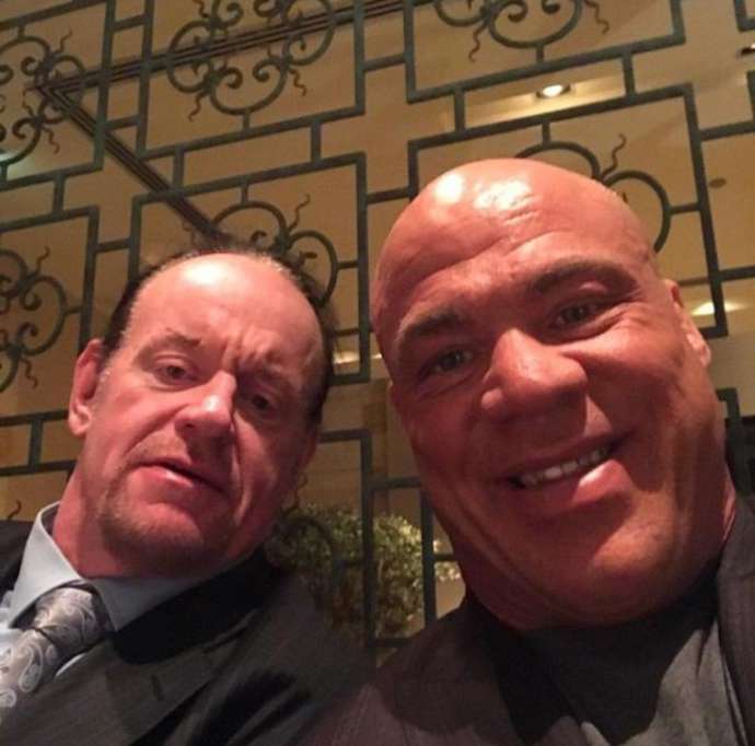 Angle et Undertaker sont maintenant de bons amis