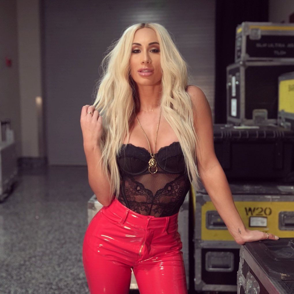 Carmella célèbre le retour de WWE Smackdown avec une photo de bikini super chaude 4 Carmella célèbre le retour de WWE Smackdown avec une photo de bikini super chaude 4