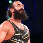 les-stars-de-la-wwe-pleurent-jon-huber