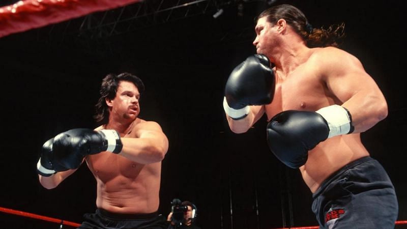 Bradshaw et Bart Gunn dans WWE Brawl For All