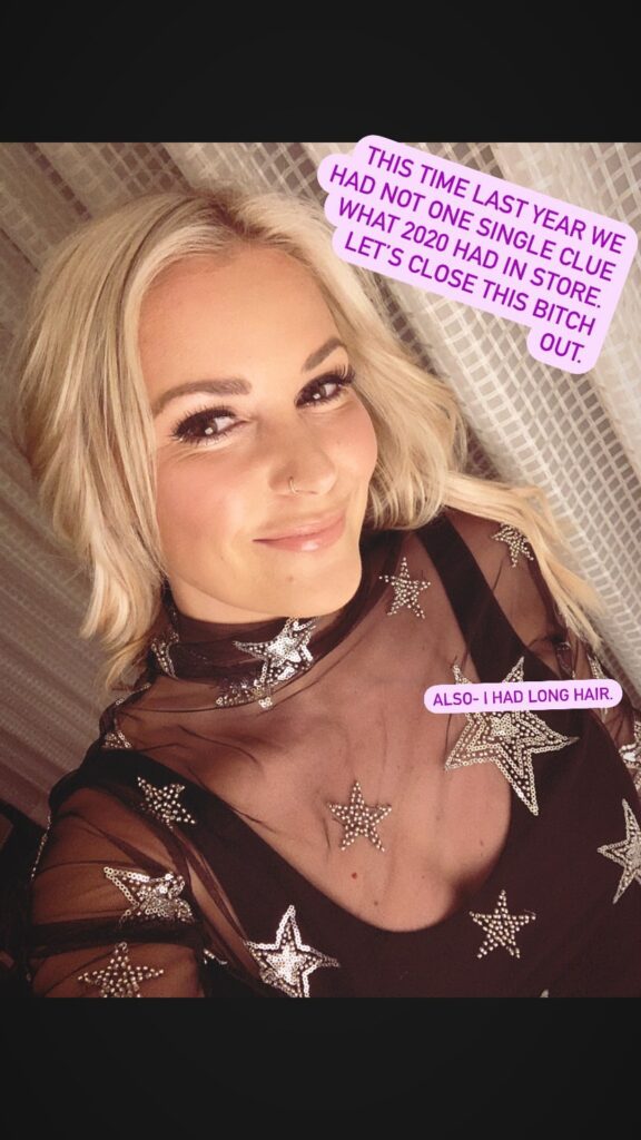 L'ancienne star de la WWE Renee Young partage plusieurs photos de Baby Bump 3 L'ancienne star de la WWE Renee Young partage plusieurs photos de Baby Bump 3
