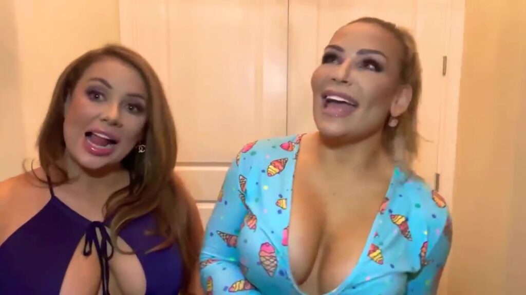 Natalya et Jenni Neidhart de la WWE jouent à Action ou Vérité 5 Natalya et Jenni Neidhart de la WWE jouent à Action ou Vérité 5