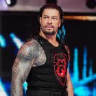 Roman Reigns, champion universel de la WWE, emmène ses fans à travers toutes les baskets 