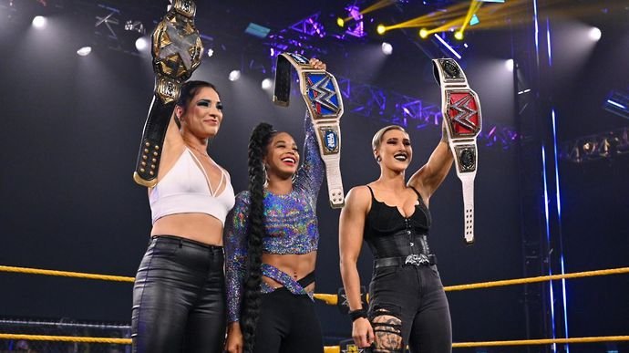 Raquel Gonzalez, Bianca Belair et Rhea Ripley