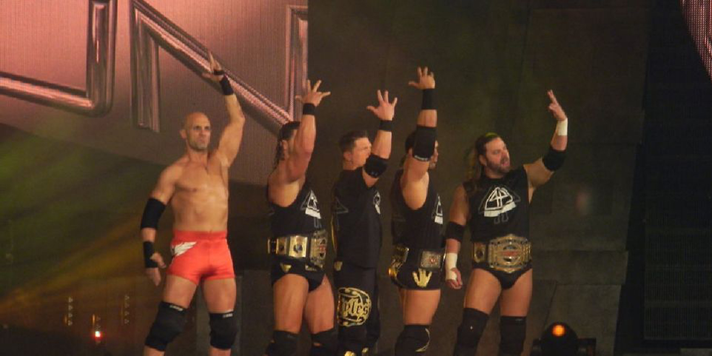 Fortune levant les doigts.