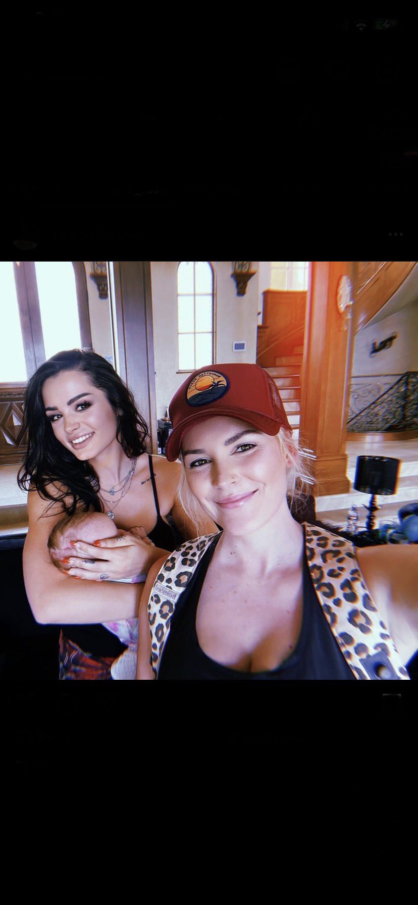 L'ex-star de la WWE Renee Young brille dans les photos post-grossesse 3