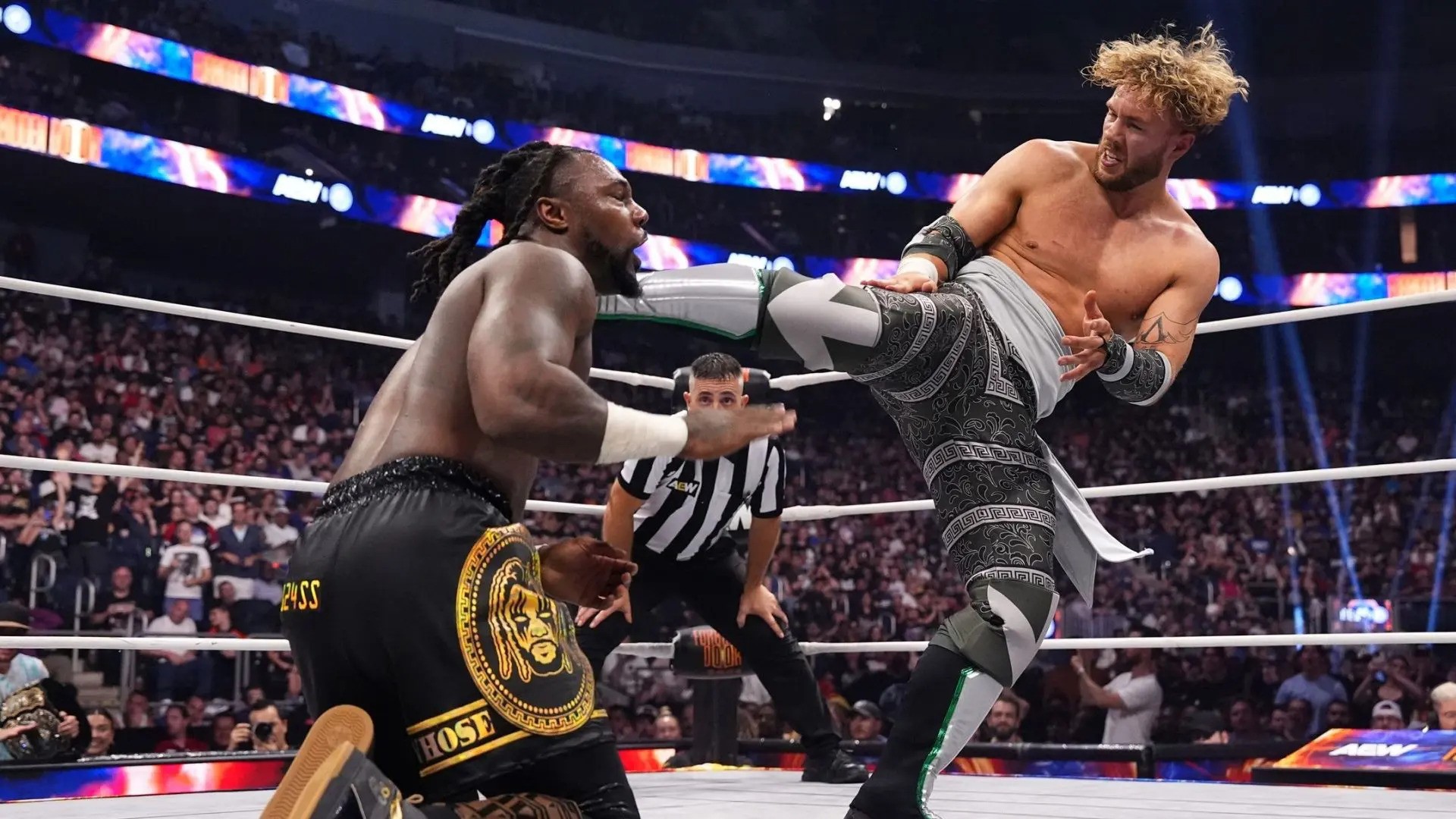 A photo of Will Ospreay vs. Swerve Strickland at AEWxNJPW: Forbidden Door 2024.