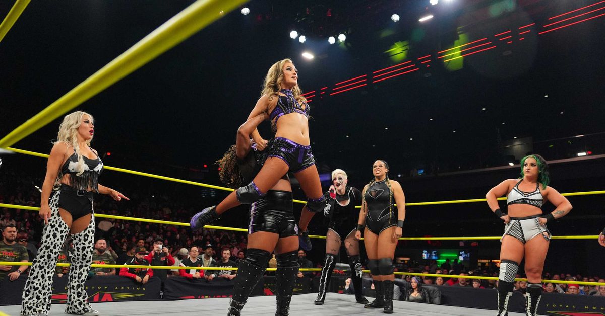 Former WWE & NWA women’s champion makes surprise appearance in TNA battle royal