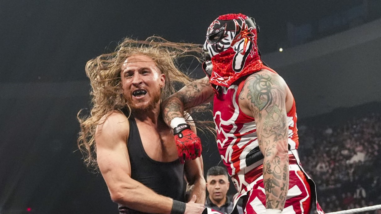 Pete Dunne vs. Penta El Zero Miedo on WWE Raw