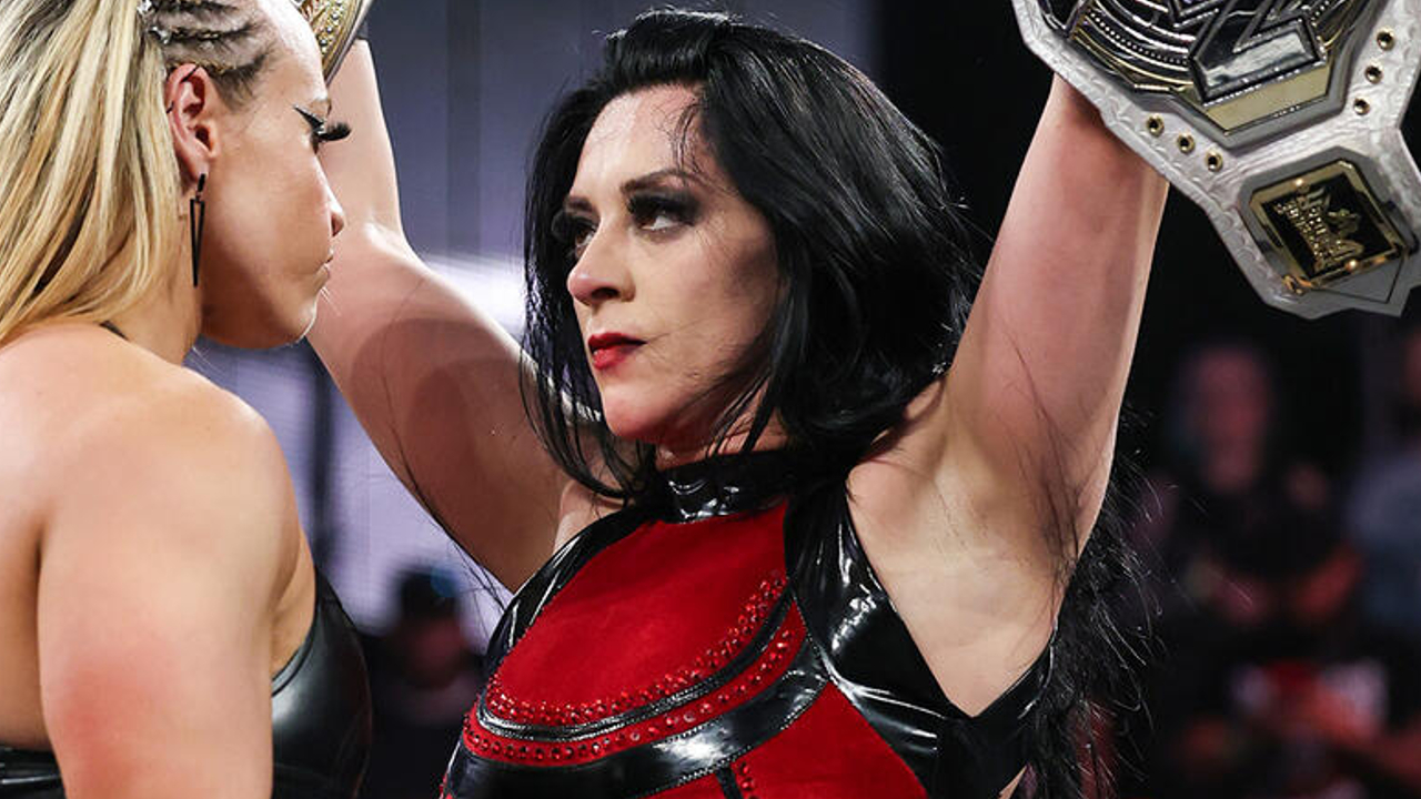 Stephanie Vaquer staredown