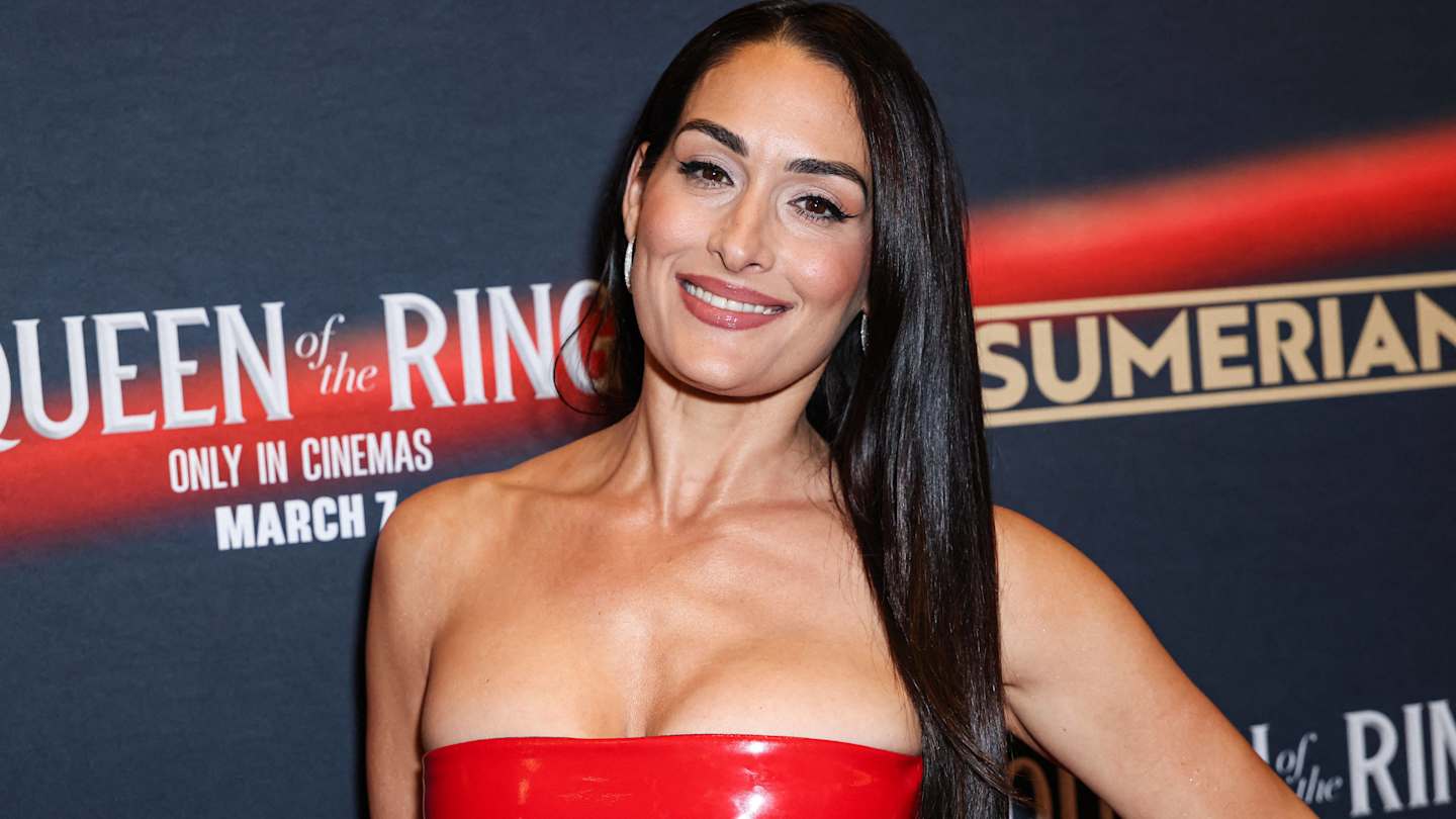 Will Nikki Bella And AJ Lee Reunite On WWE Raw?